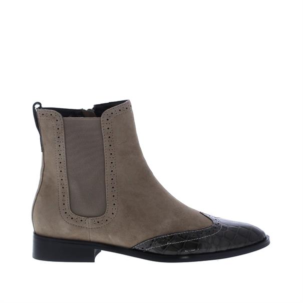 Sheralyn2 Broques Lak