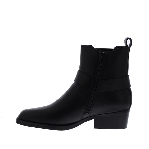 Ymani-1 Chelsea Ring Leer