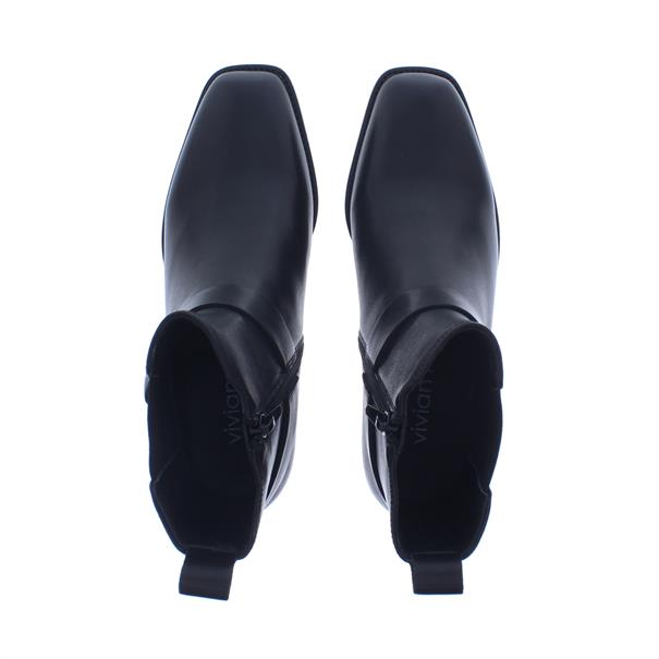 Ymani-1 Chelsea Ring Leer